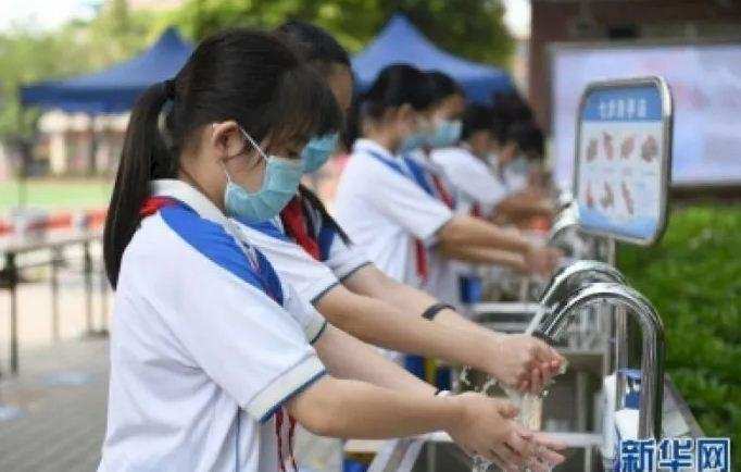 वायरस से बचाव के लिए China School  में किए जा रहे ये उपाय