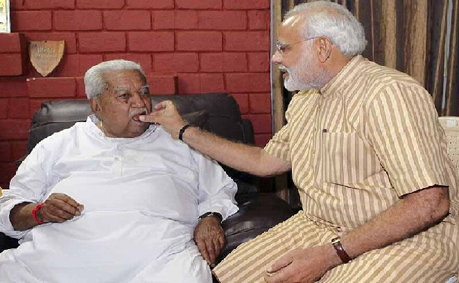 Keshubhai Patel: PM मोदी ने गुजरात के पूर्व CM केशुभाई पटेल घर पहुंचकर दी श्रद्धांजलि…..