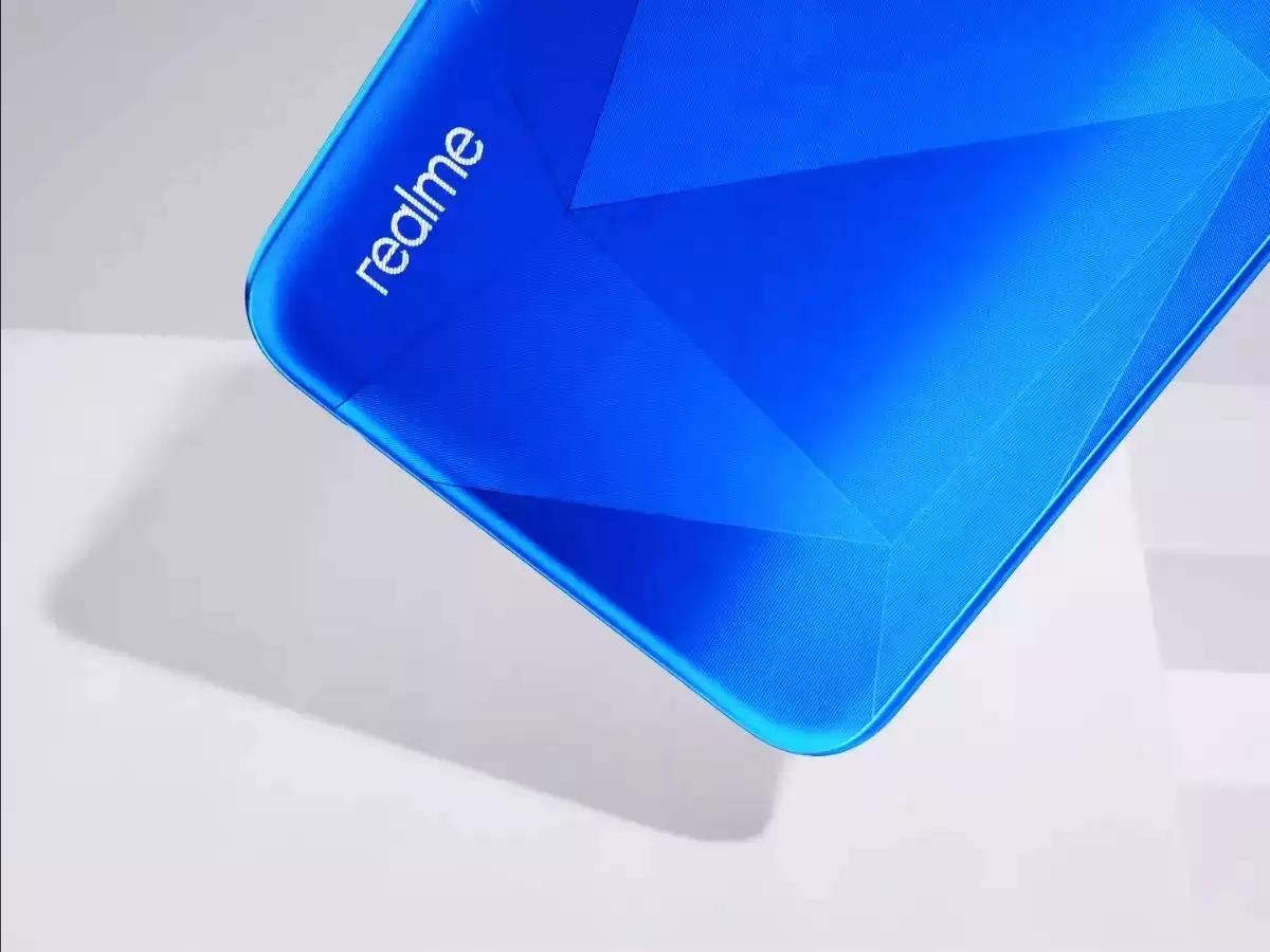 Realme 7 स्मार्टफोन को आज खरीद सकते हो सेल में, जानें खास बातें