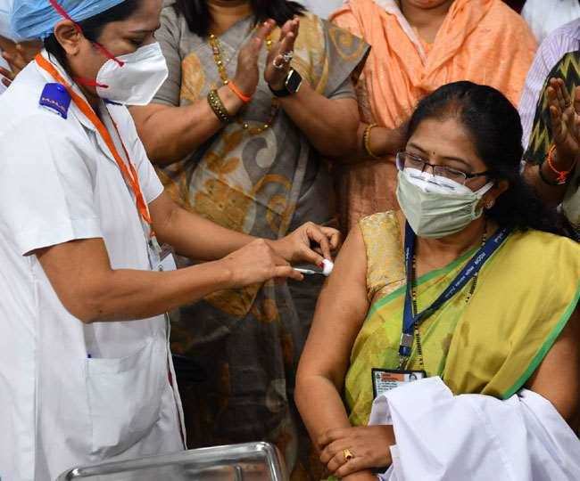 ‘टीकाकरण उत्सव’ के दौरान Andar Pradesh में रोजाना 6 लाख टीके लगाने के निर्देश