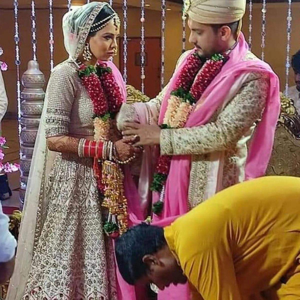 Aditya Narayan Wedding: मुंबई के इस्कॉन मंदिर में संपन्न हुई आदित्य नारायण और श्वेता की शादी, सामने आई तस्वीरें