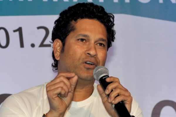 Akshay Kumar: कोविड 19 की चपेट में आए अक्षय और सचिन तेंदुलकर जैसे सेलेब्स को भर्ती होने की जरूरत नहीं, मंत्री असलम शेख