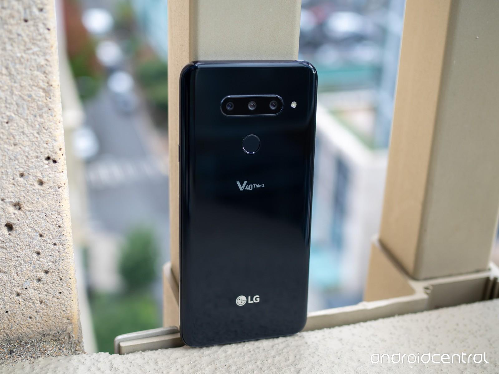LG V40 ThinQ स्मार्टफोन को लाँच कर दिया गया, इसमें है पाँच कैमरे