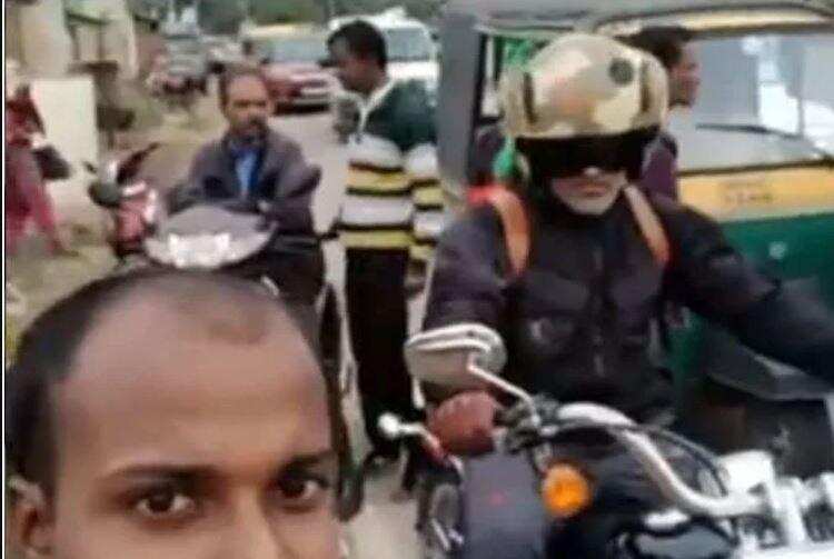 रांची की सड़कों पर बाईक चलाते नजर महेंद्र सिंह धोनी