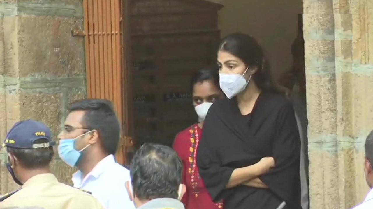 Rhea Chakraborty: आज नहीं कल होगी रिया चक्रवर्ती की जमानत याचिका पर सुनवाई