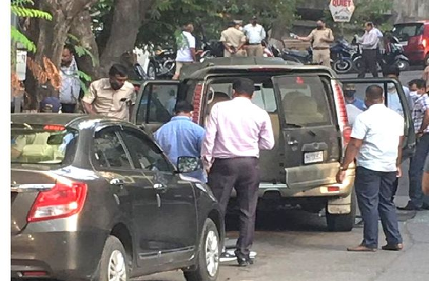 Mukesh Ambani bomb scare case: एंटीलिया केस की NIA करेगी जांच, मुकेश अंबानी के घर के बाहर था विस्फोटक