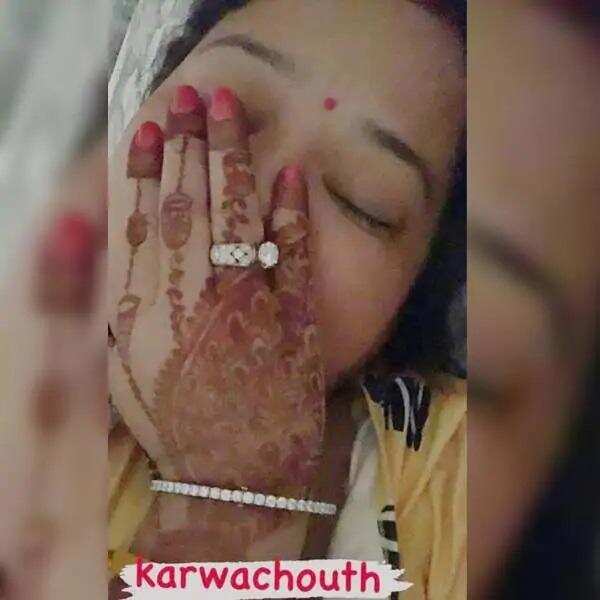 Karwa Chauth 2020: TV की इन अभिनेत्रियों ने इस अंदाज में अपने पतियों के साथ मनाया करवा चौथ का त्योहार, देखें तस्वीरें