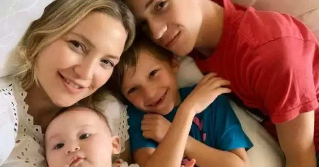 अभिनेत्री केट हडसन ने साथ में साझा की अपने बच्चों की पहली तस्वीर