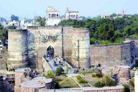 Travel: लोहगढ़ का किला के बारे में आपको पता होना चाहिए