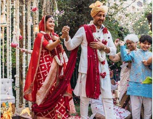 दीया मिर्जा और वैभव रेखी की शादी में अभिनेत्री के आगे आगे चलती दिखाई दी उनके पति की बेटी