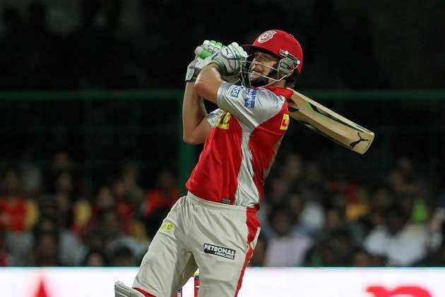 IPL इतिहास के  5 सबसे लंबे  छक्के, जानिए किस-किस बल्लेबाज ने जड़े