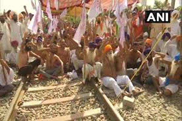 Punjab में प्रदर्शनकारी किसान सिर्फ मालगाड़ियां चलने देंगे