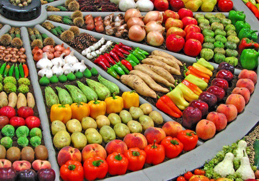 लंबी ज़िन्दगी चाहिए तो फलाहार अपनाइएं, फल खाने से शरीर को होते हैं ये फायदें