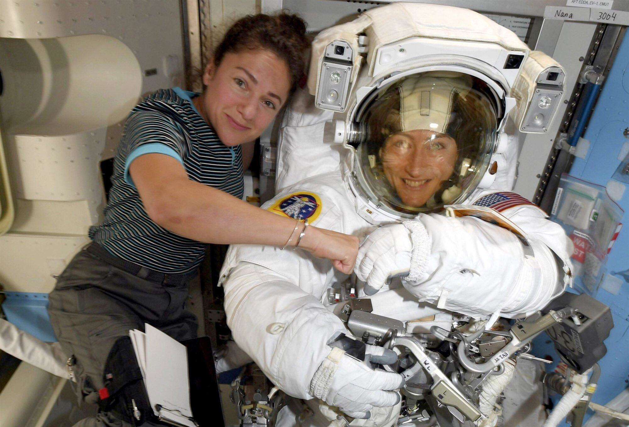 महिला स्पेसवॉकर्स चंद्रमा पर उतरने की उम्मीद करती हैं