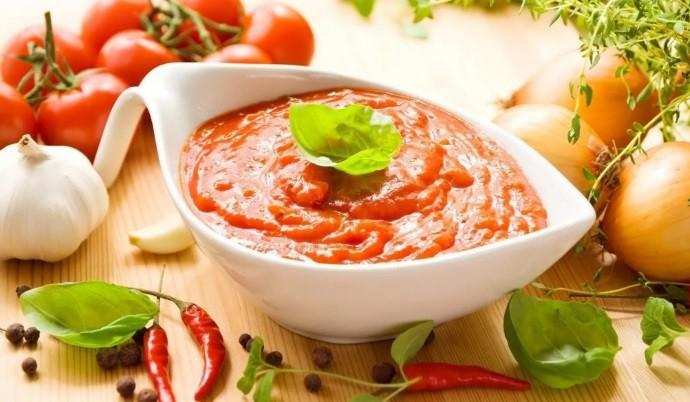 Tomato Sauce: साधारण टमाटर सॉस में एक और स्वाद कैसे जोड़ें? पढ़ें