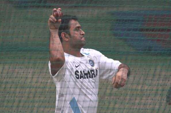 चैंपियंस ट्रॉफी:  ऐसा क्या हो गया कि भारत पाक के मैच में नहीं खेल पाएंगे महेंद्र सिंह धोनी?