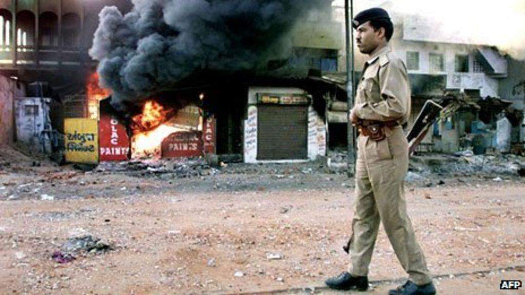 गुजरात में हिंसा: एक जने की मौत, कई पुलिसकर्मी हो गए घायल