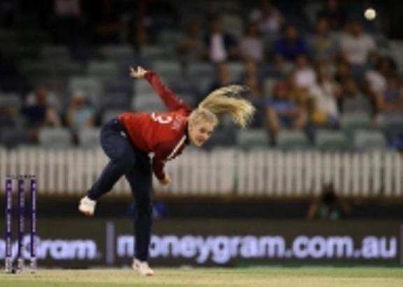 Women’s cricket : हरफनमौला खेल के दम पर इंग्लैंड ने 2-0 की लीड ली