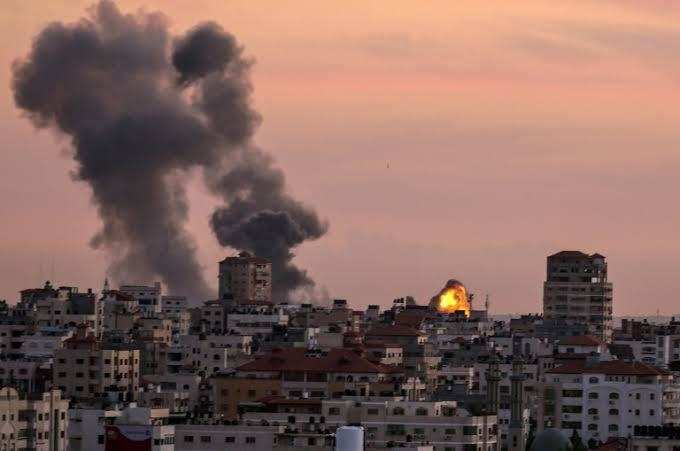 इजरायल सेना ने किया गाजा पट्टी पर भीषण हवाई हमला
