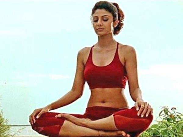 Yoga Tips:  ये योग आसन अनियमित अवधियों को विनियमित करने में मदद करेंगे