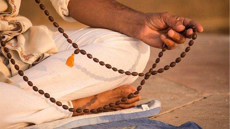 Puja path: जाप की माला में क्यों होते हैं 108 मनके, जानिए इनका महत्व