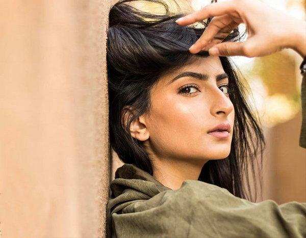 Shweta Tiwari’s Daughter Has Grown Up To A Hottie And These Pictures Are Proof!