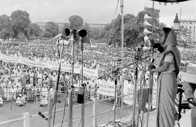Indira Gandhi Death Anniversary: इंदिरा गांधी की हत्या और उसके बाद भयावहता को बयां करते वो 12 घंटे….