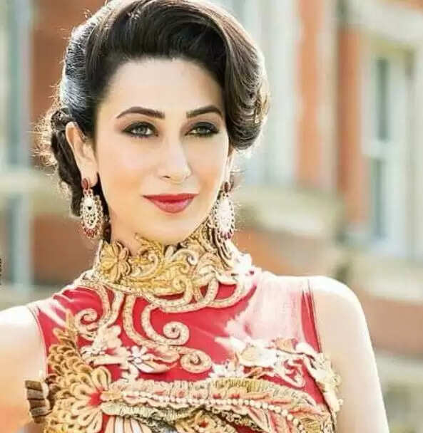 karishma kapoor: बॉलीवुड में करिश्मा कपूर को पूरे हुए 30 साल, तस्वीर शेयर कर पुरानी यादों में खोई अभिनेत्री