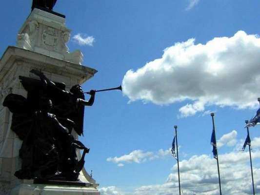 बादलों की विशिष्ट ज्यामितीय आकृतियां आने वाले खतरे का दे रही है संदेश