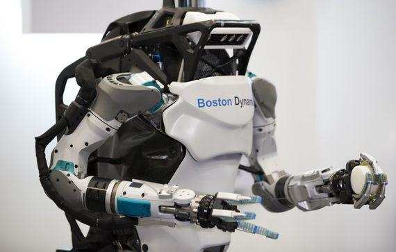 यंग स्टूडेंट्स ने बनाया ऐसा रोबोट, जो भा रहा है लोगों को
