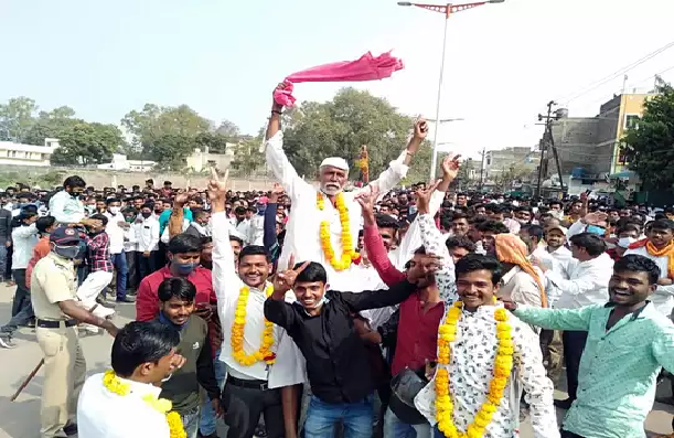 Maharashtra Panchayat Polls Result 2021: 359 सीटों पर शिवसेना की जीत, बीजेपी से कांटे की टक्कर…..