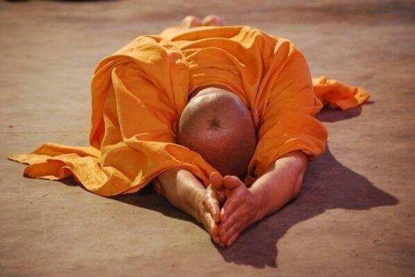 संकल्प का प्रतीक माना जाता है गेरुआ वस्त्र