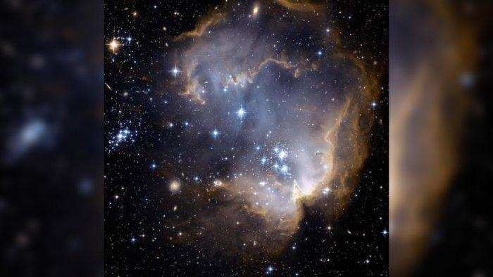 नासा ने 5 मिलियन साल पुराने युवा स्टार क्लस्टर की एक तस्वीर साझा की,जानें