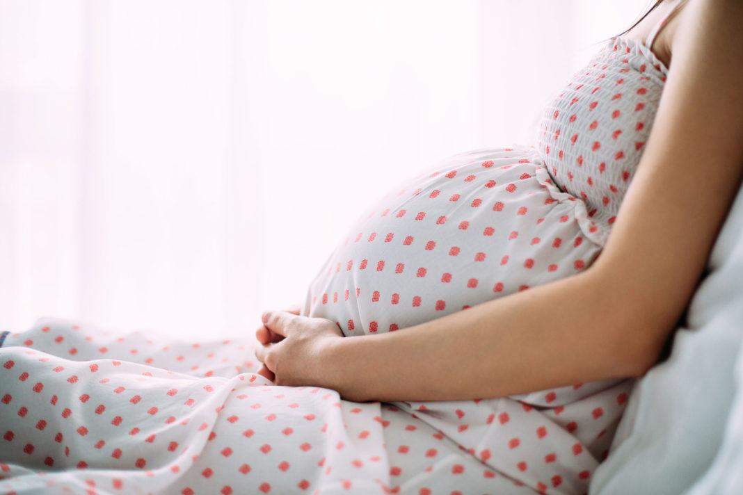 गर्भावस्था के दौरान पैर में आने  वाली सूजन पर इन बातों का रखें  ख्याल 