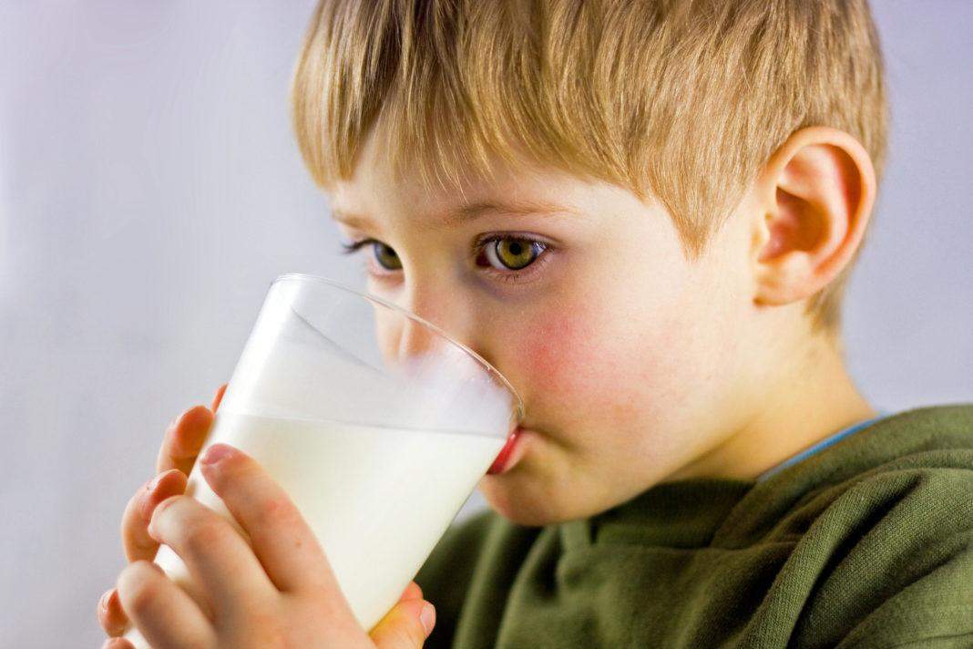 क्या दूध पीने के बाद बिगने वाली बच्चों की तबीयत क पीछे की असल वजह 