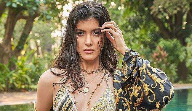 Shanaya Kapoor: संजय कपूर की बेटी शनाया कपूर को लॉन्च कर रहे करण जौहर, लोग बोले नेपोटिज्म का देवता