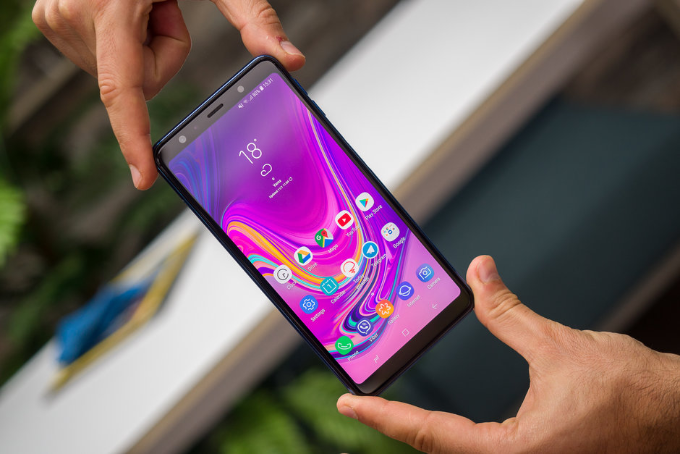 Samsung Galaxy A7 (2018) स्मार्टफोन को सिक्योरिटी अपडेट मिलने की खबर सामने आई
