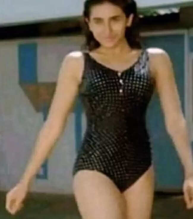 karishma kapoor: बॉलीवुड में करिश्मा कपूर को पूरे हुए 30 साल, तस्वीर शेयर कर पुरानी यादों में खोई अभिनेत्री