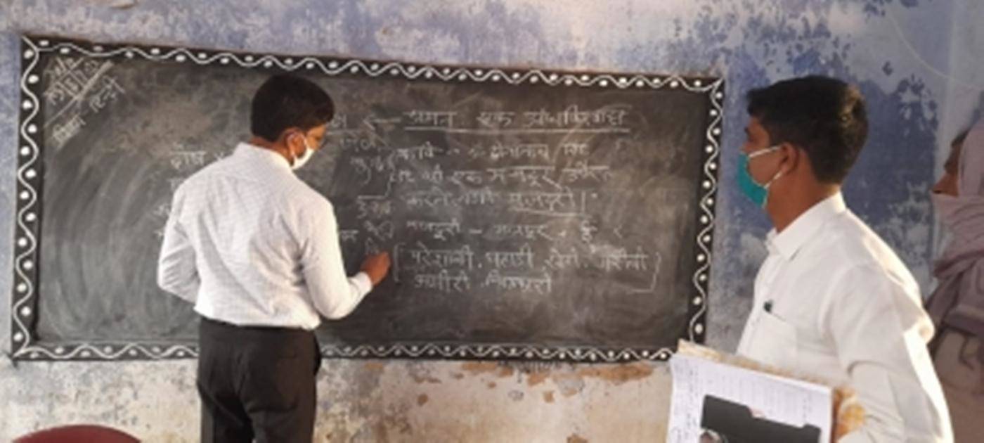 Jharkhand : आईएएएस अधिकारी छात्रों, अभिभावकों में जगा रहे शिक्षा की ललक