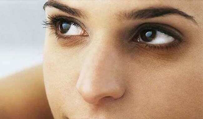 Dark spots : आँखों के नीचे काले धब्बे? इन तरीकों का उपयोग करके आसानी से हटाए
