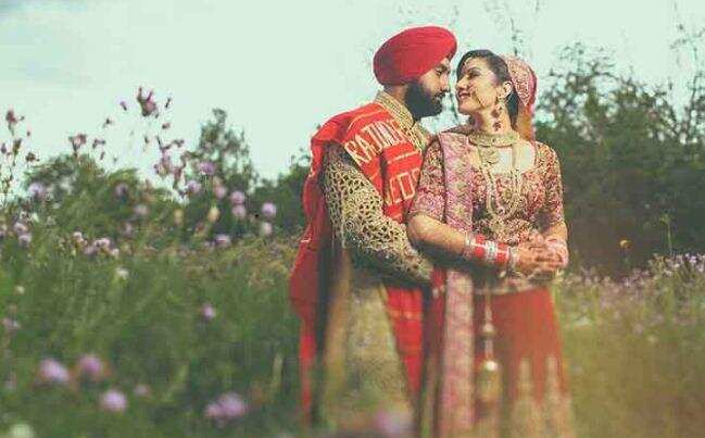 शादी के दिन ट्राय करें ये 5  बेस्ट ड्रेस