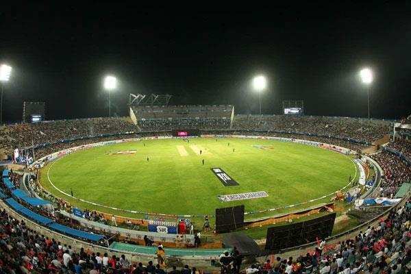 खाली स्टेडियम में नहीं होगा IPL,  इतने  हजार दर्शकों को मिल सकती है अनुमति