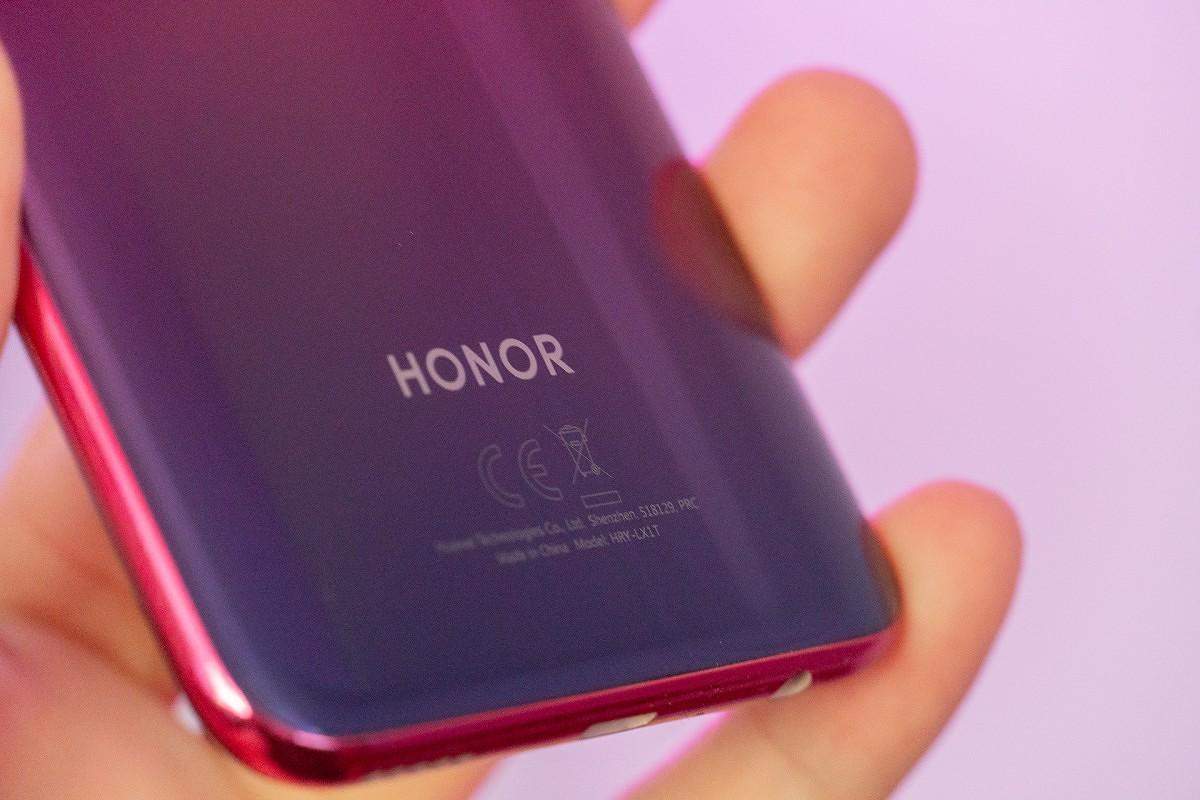 Honor 9X Pro स्मार्टफोन में है दमदार बैटरी और तीन कैमरे 