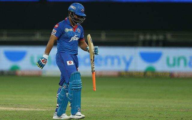 IPL 2021: ऋषभ पंत ने बाएं हाथ से खेला जबरदस्त हेलीकॉप्टर शॉट, धोनी की दिलाई याद, देखें वायरल VIDEO