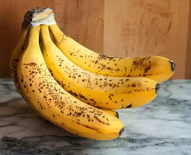 Banana: सिर्फ केला ही नहीं, सेहतमंद रहने के लिए खा सकते हैं आप