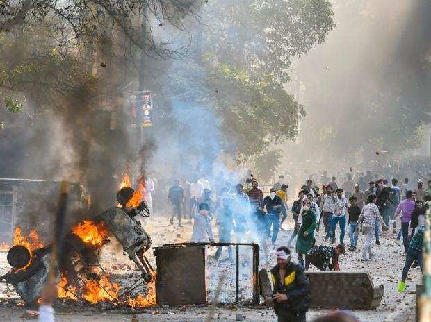 दिल्ली हिंसा में अब तक 18 लोगों की मौत, 4 जगह कर्फ्यू, कई जगह तनाव 