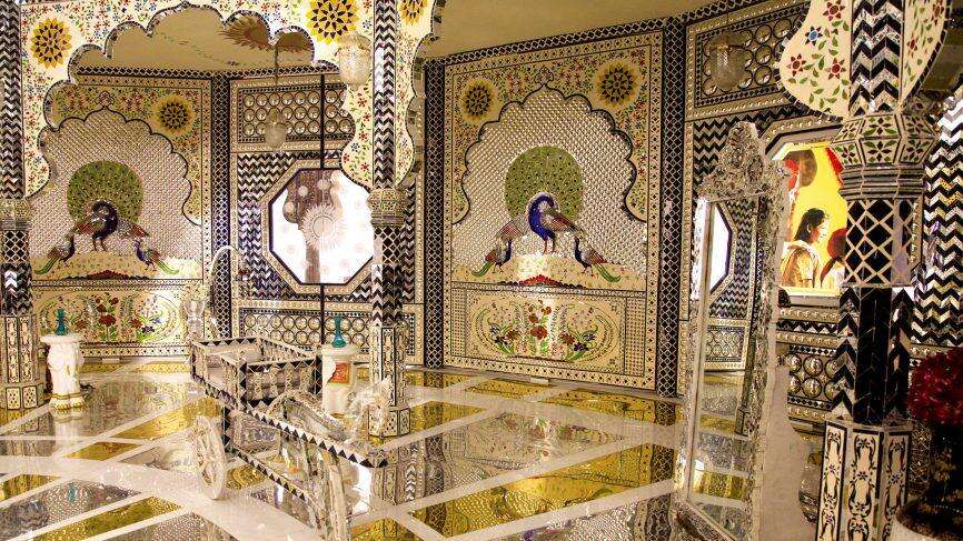 जयपुर का शीश महल जो लुभाता है सबको, जानिए और भी