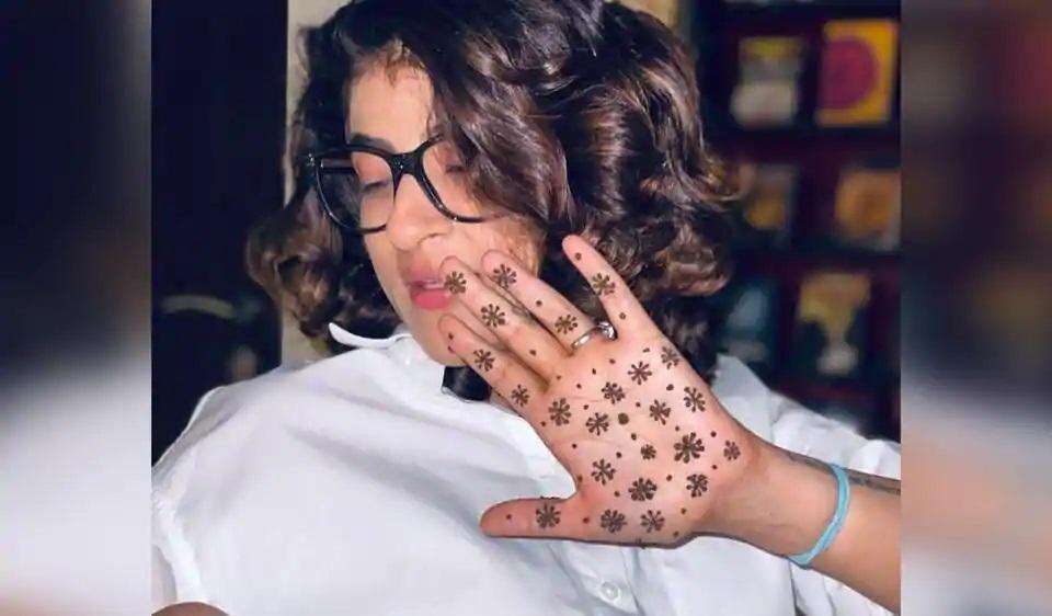 Tahira Kashyap: सोशल मीडिया पर वायरल हो रही आयुष्मान की पत्नी की कोरोना मेहंदी, सामने आई तस्वीर