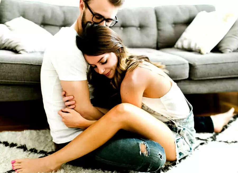 Relationship : महिलाएं सबसे पहले पुरुषों में क्या देखती हैं, इन महत्वपूर्ण तथ्यों के बारें जानें