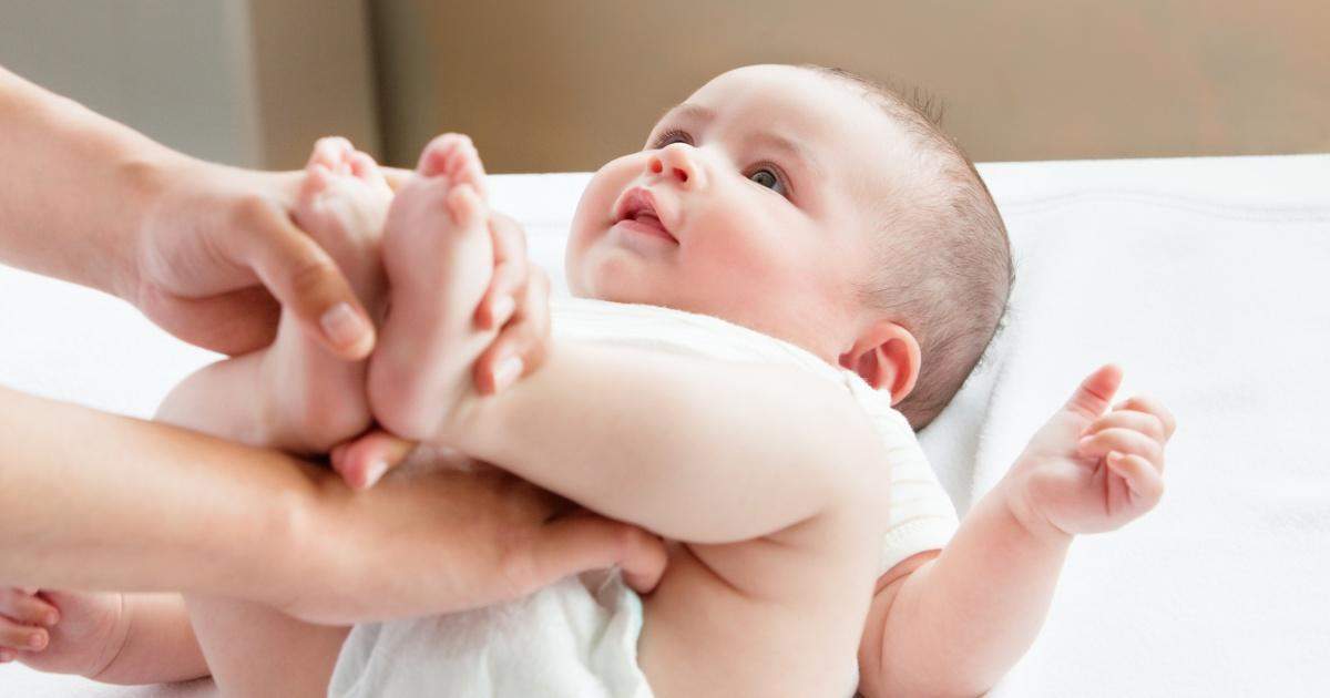 जाने क्या है शिशु की नैपी बदलने का सही तरीका और कैसे करें शिशु की सही देखभाल